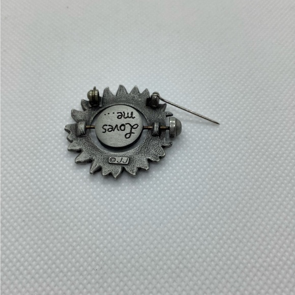 JJ Jonette Loves Me…Loves Me Not! Pin / Brooch - Picture 3 of 5